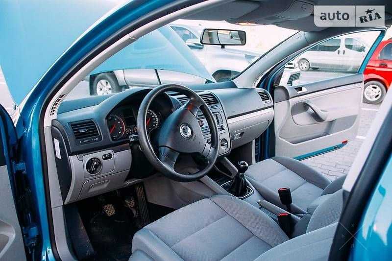 Volkswagen Golf 5 2006 130тис.