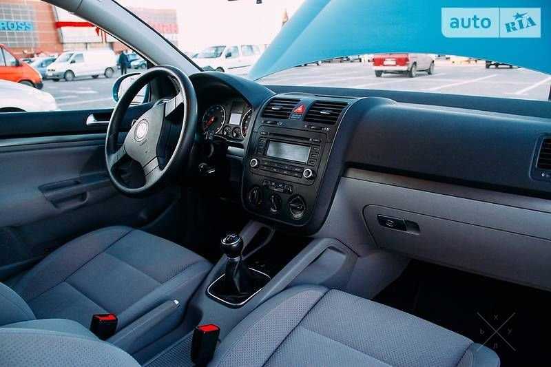 Volkswagen Golf 5 2006 130тис.
