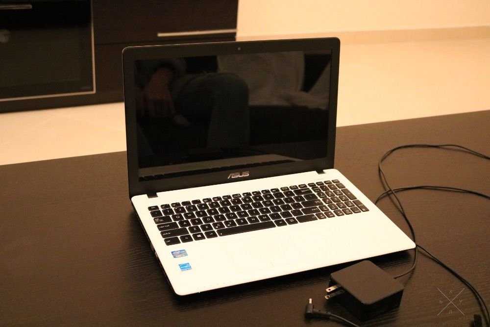 Ноутбук Asus X550C