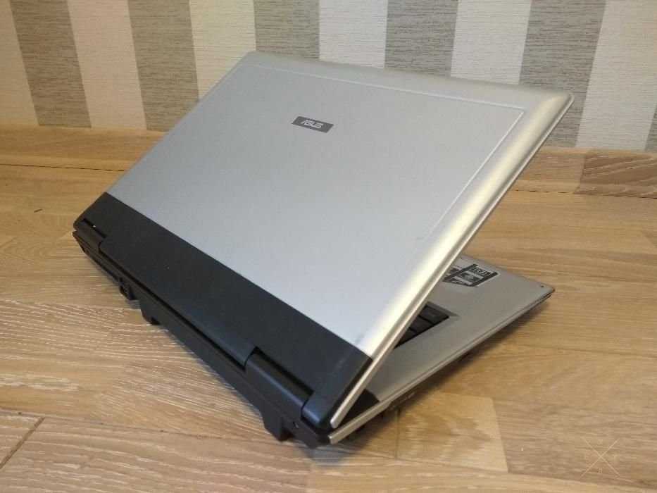 Ноутбук ASUS F3JC Core 2 Duo/2GB/640GB HDD