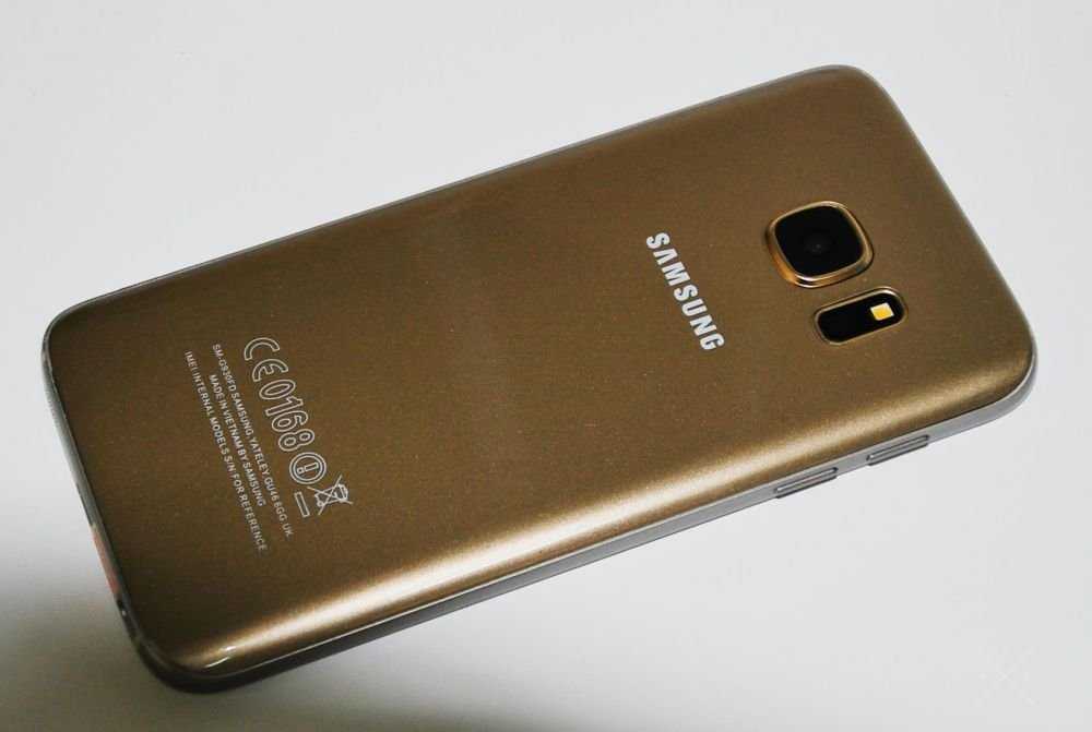 Смартфон Samsung S7. .