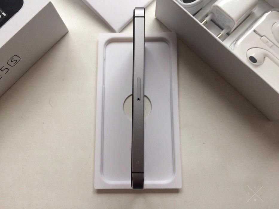 Iphone (айфон) 5s 4" 16 GB Neverlock Space Grey з гарантією 12 мі с