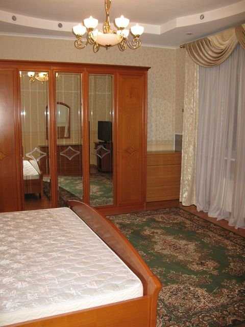 Квартира на Горького 140, 175м2, три спальни, гостиная, кабинет.