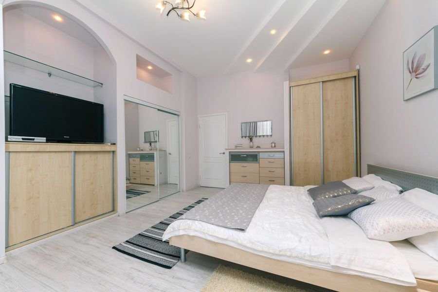 БЕЗ КОМИССИИ! Аренда 2к кв. в центре, Липки, ул. Богомольца - 1200 $