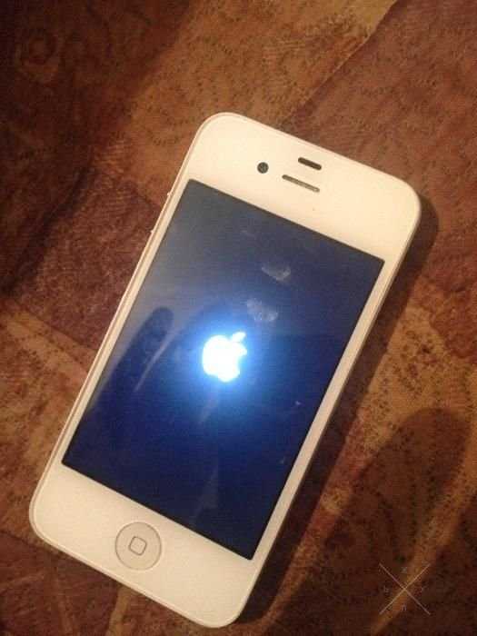 Продам IPhone 4s 16Gb