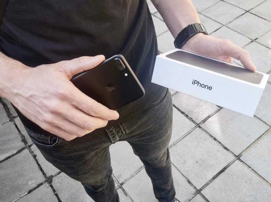 Продам новый iPhone 7 Plus 32GB Black