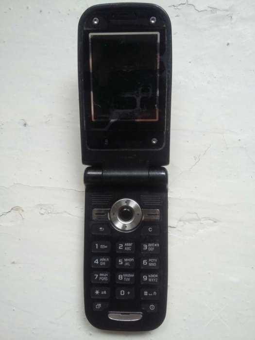Телефон Sony Ericsson Z550i