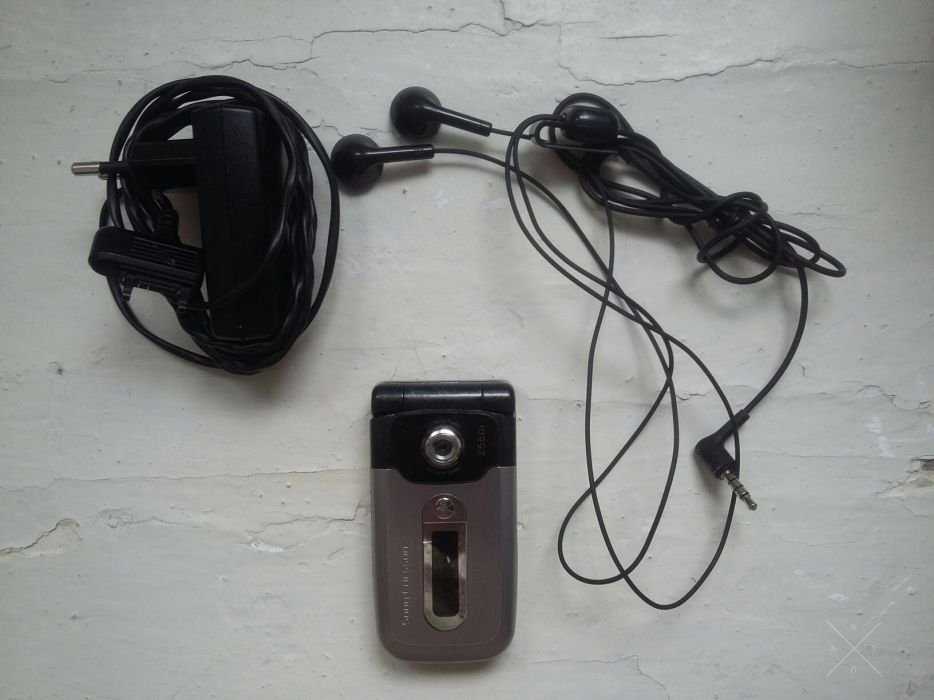 Телефон Sony Ericsson Z550i