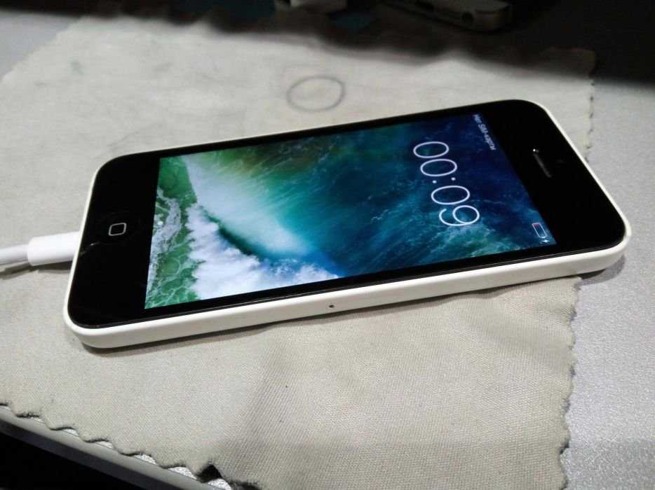 Продам Iphone 5c 16gb neverlock