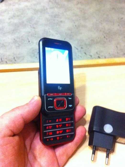 Продам телефон Fly MC220 2-SIM