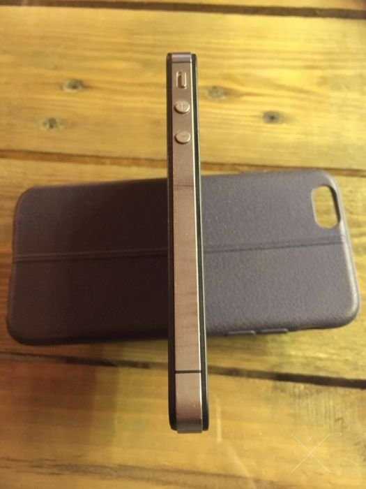 Продам iPhone 4s 16