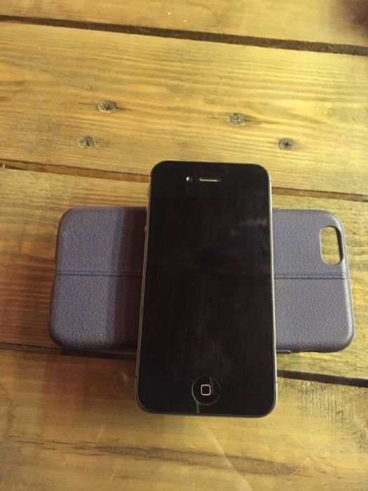 Продам iPhone 4s 16