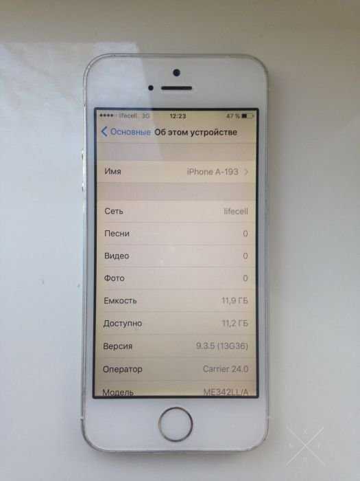 Продам Apple iPhone 5s 16GB Silver.