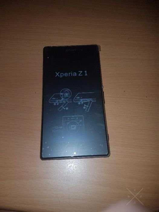 Новый, Sony Xperia Z1 C6903 (есть незначительный нюанс)