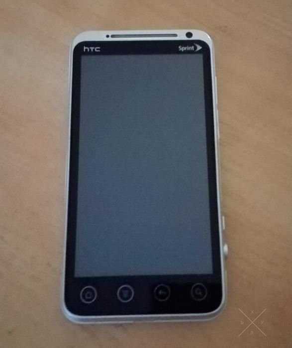Продам б/у смартфон HTC EVO 3D,
