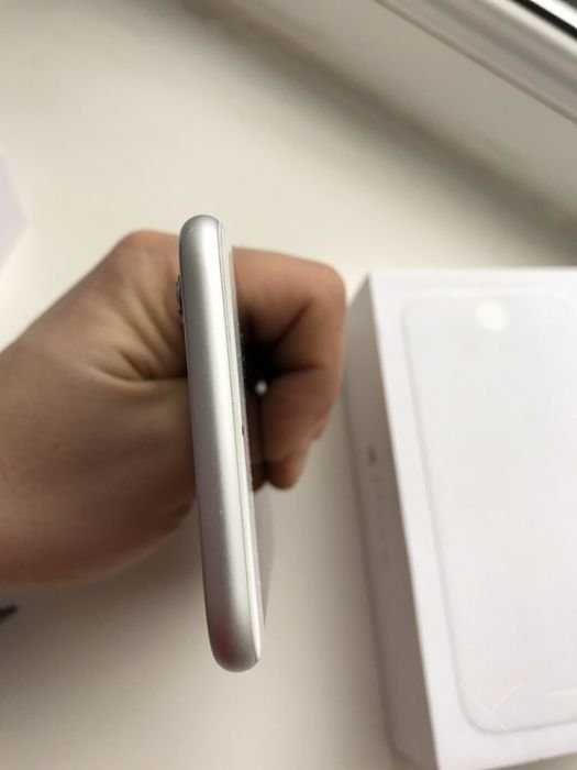 Продам Apple Iphone 6 / 64 GB / Silver (белый) Never Lock бу