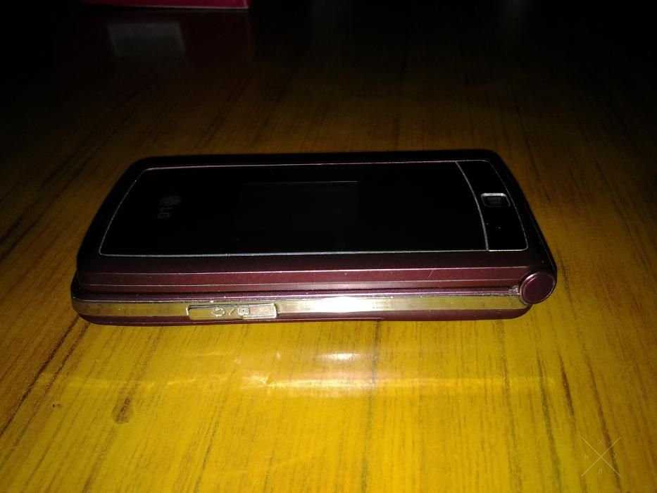 LG kf300 (состояние отличное, полный комплект) Срочно!