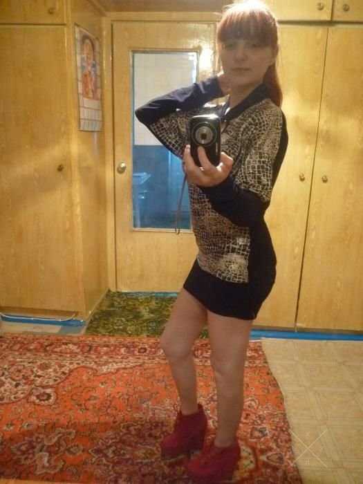 Чёрное платье змеиный принт
