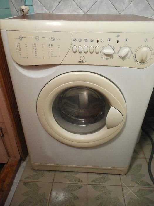 Продам стиральную машину INDESIT