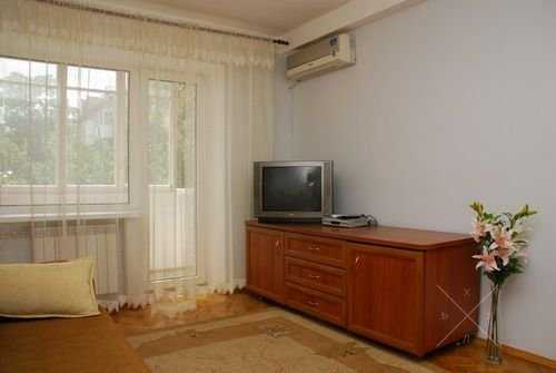 2 кв. ул. Кловский спуск 24, м. Кловская