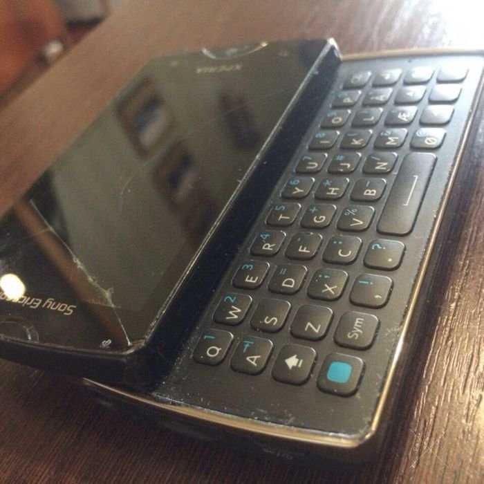 Sony Ericsson mini pro на запчасти.