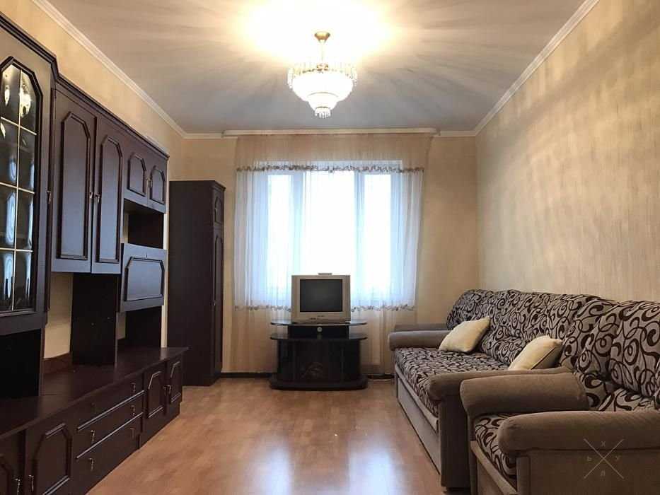 Драгоманова ул. 6/1, отличная трехкомнатная квартира, метро Позняки