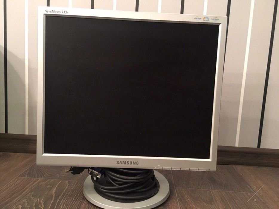Монитор Samsung SyncMaster713N