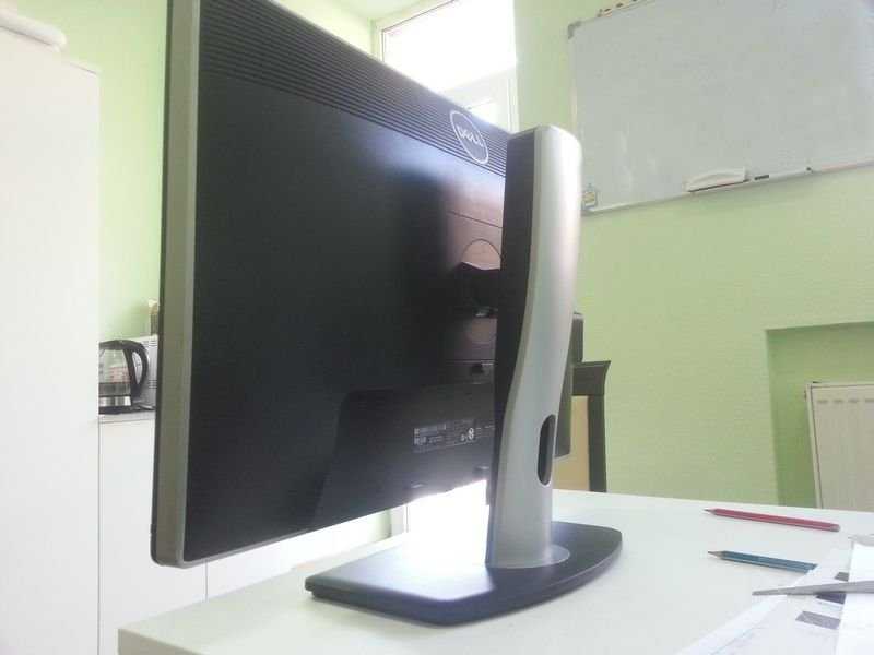 Монитор DELL UltraSharp 24"