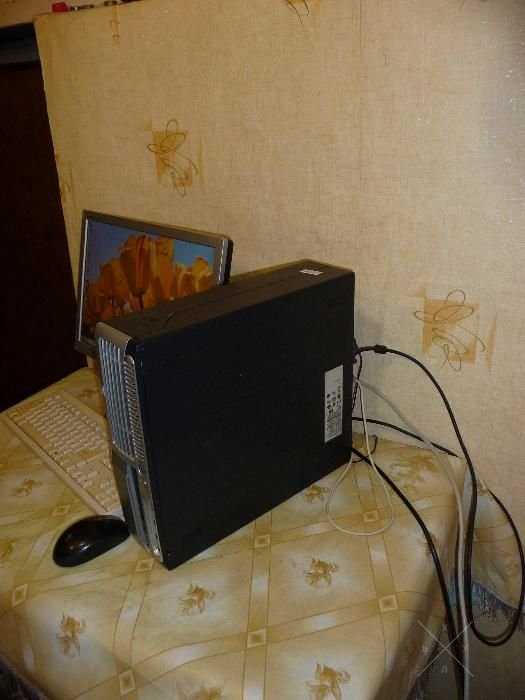 Двухъядерный компьютер с 19" монитором, занимает мало места
