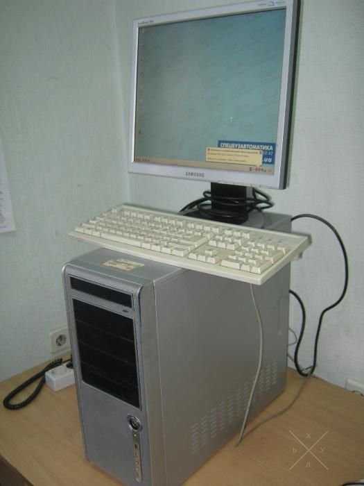 Компьютер AMD Athlon 3000, 1,8 ГГц + TFT монитор 17"