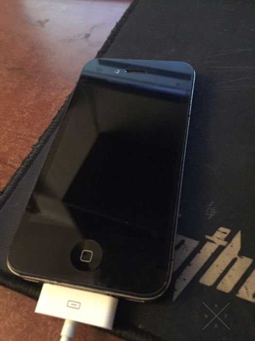 Продам iPhone 4 16 GB