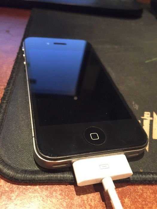 Продам iPhone 4 16 GB
