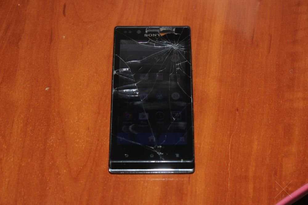 Срочно!!!Смартфон (телефон) Sony xperia j st 26i