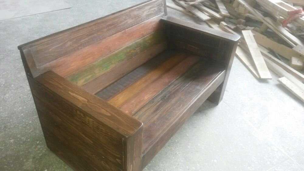 Шикарный натуральный диван на колёсиках