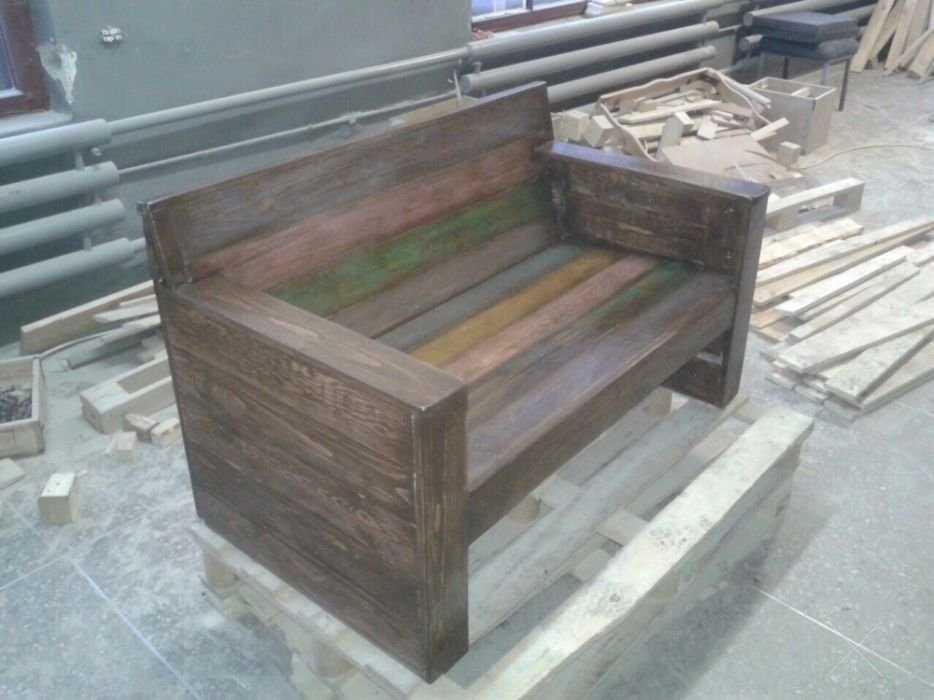 Шикарный натуральный диван на колёсиках