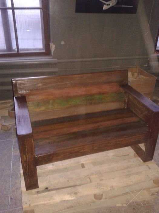 Шикарный натуральный диван на колёсиках