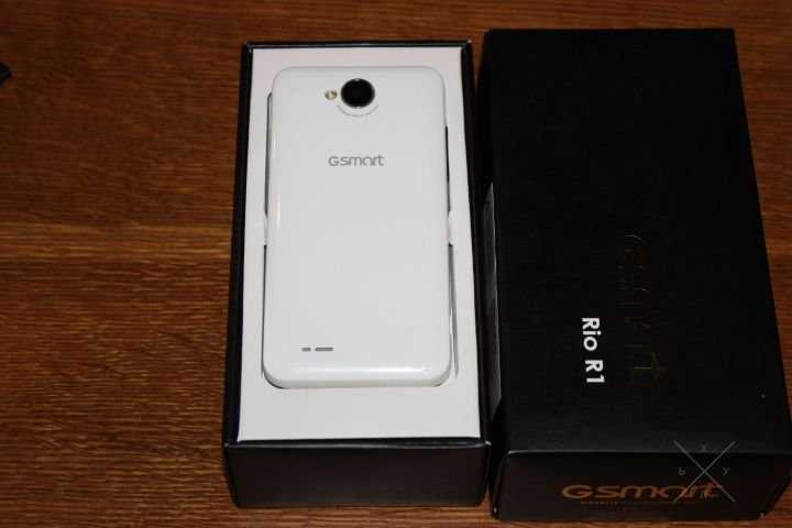 телефон Rio R1