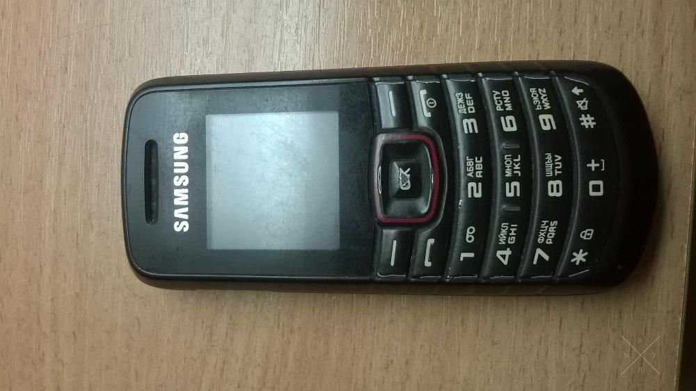 Ломбард реализует телефон Samsung GT-E1080i Red