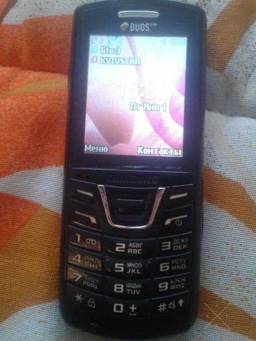 Samsung GT-E2152 Duos ( на 2 SIM-карты ).