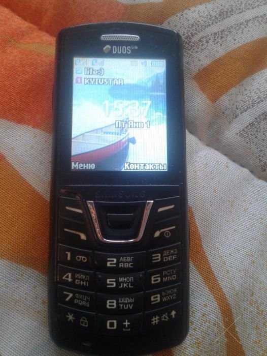 Samsung GT-E2152 Duos ( на 2 SIM-карты ).