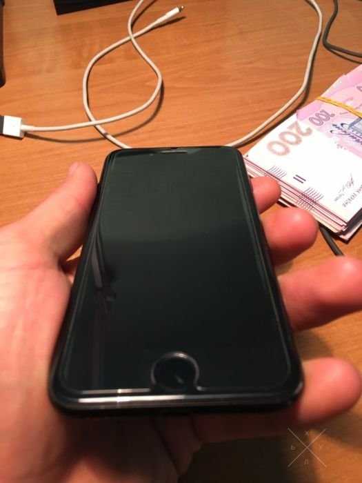 Продам iPhone 7 128 black