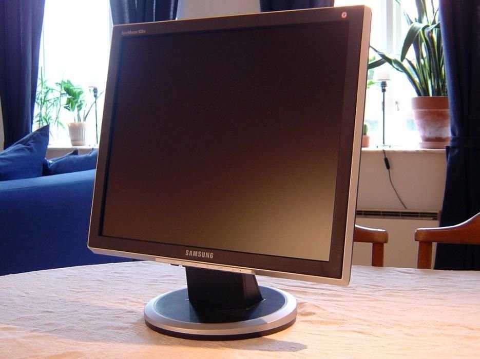 Продам ЖК-монитор 19" Samsung 930 BF