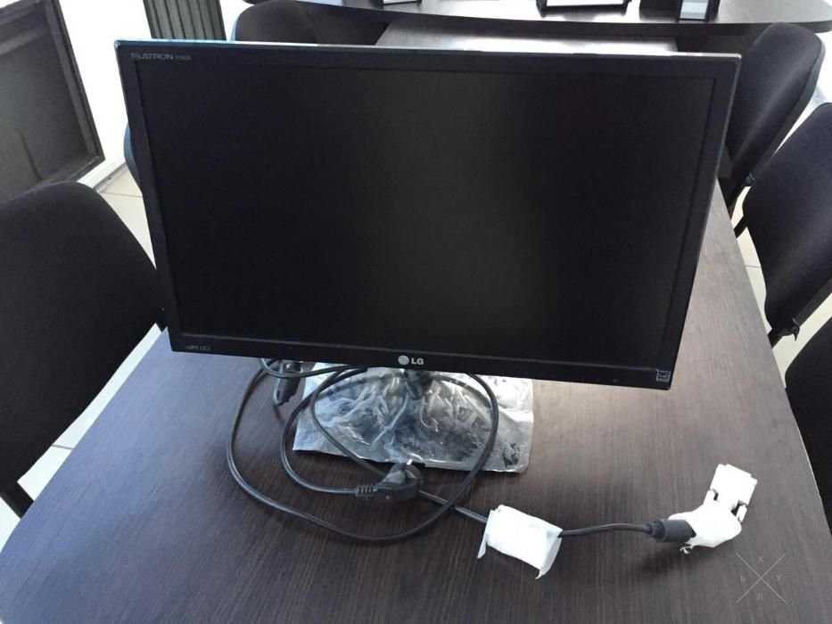 Дешево продам почти новый монитор lg flatron ips235 диагональю 23дюйма