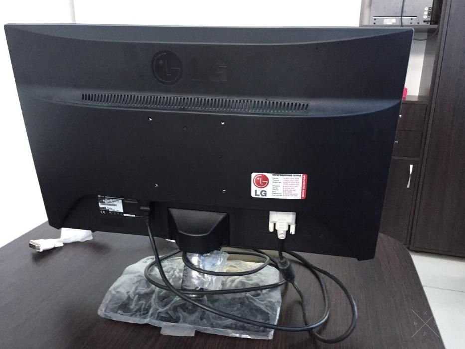 Дешево продам почти новый монитор lg flatron ips235 диагональю 23дюйма