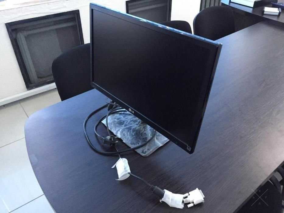 Дешево продам почти новый монитор lg flatron ips235 диагональю 23дюйма