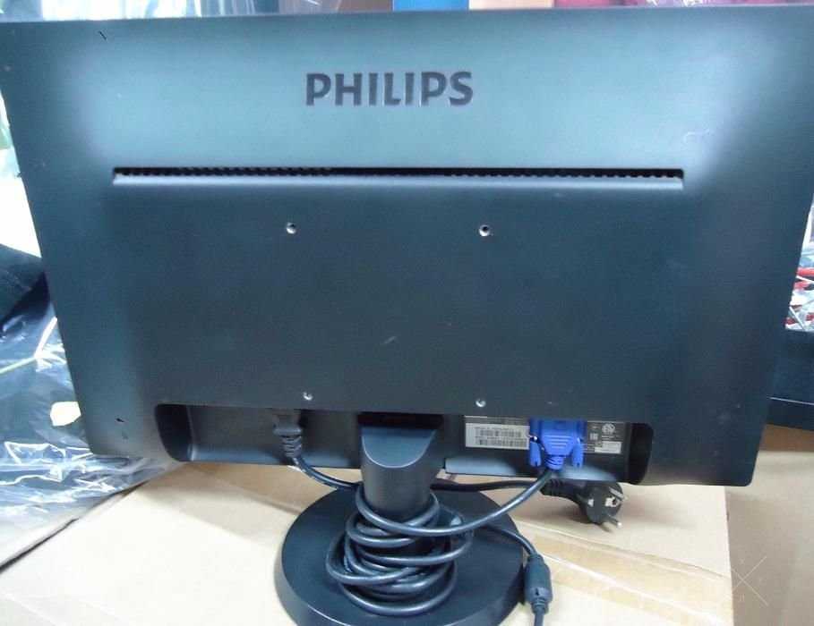 Монитор PHILIPS 193V5LSB2