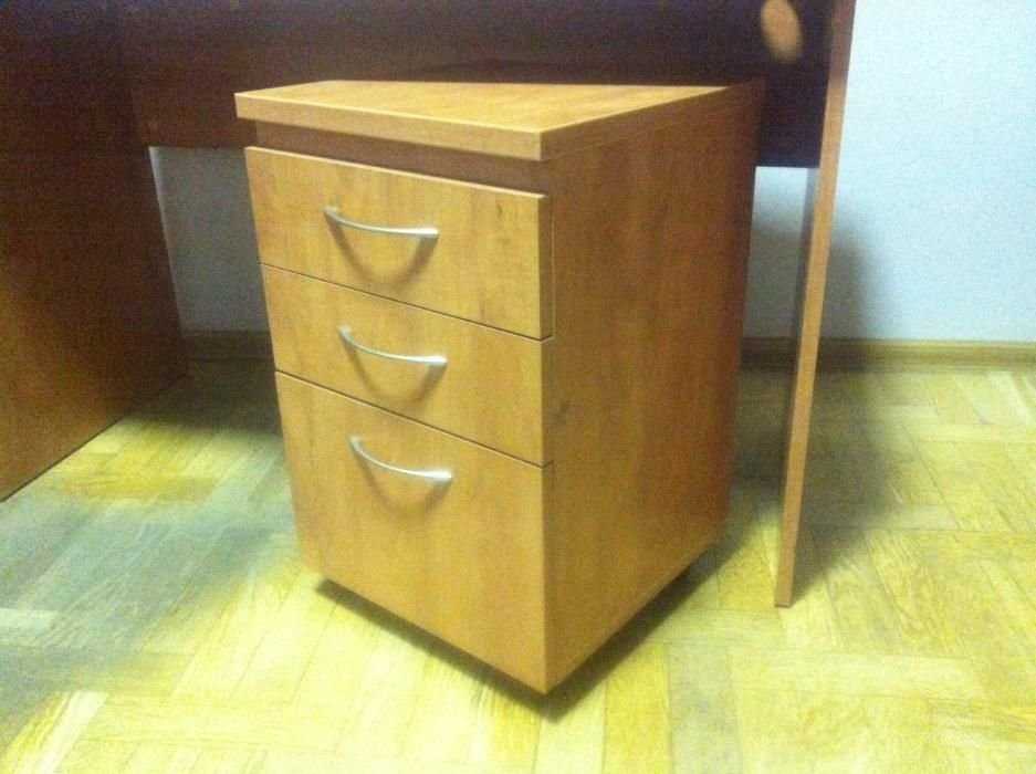 Стол для офиса. Срочно, продам. 120/60/75 ширина/глубина/высота