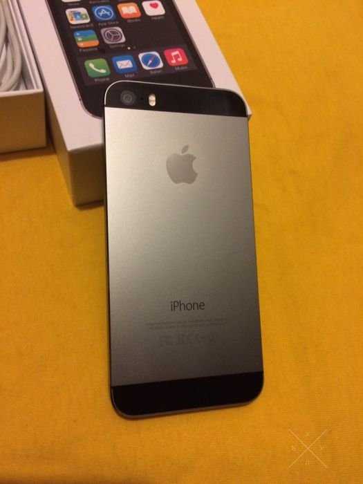 Отличный Apple iPhone 5S 16 GB Space Gray Neverlock