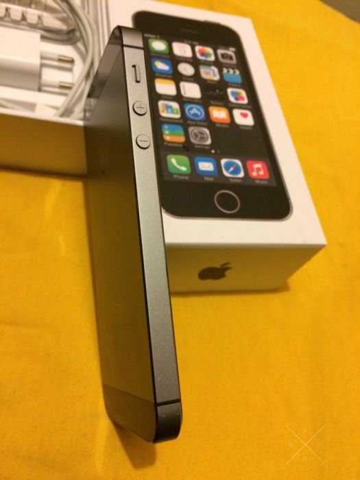 Отличный Apple iPhone 5S 16 GB Space Gray Neverlock