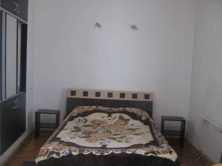 Гнатюка, 12 (центр,2мин..от оперного т.)